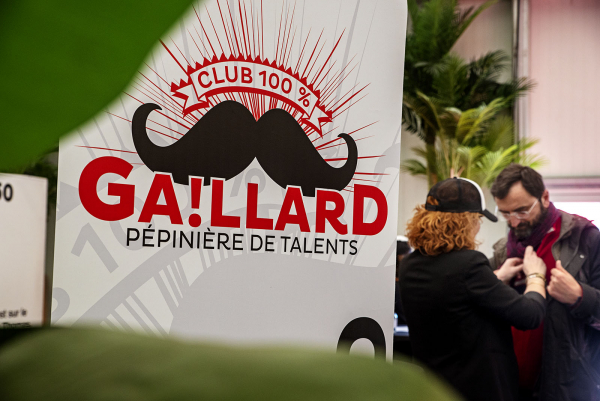 Affiche avec le logo du Club 100% Gaillard lors du Lancement de saison 2022 ©RomannRamshorn