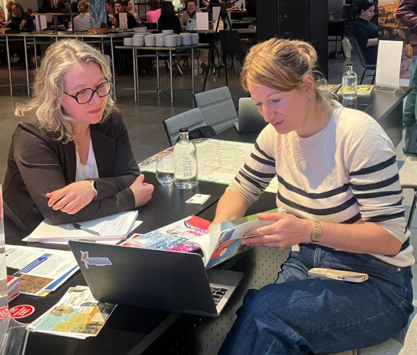 Particiapation de Karine, de Brive Tourisme à l'atelier Destination France en janvier 2026 à Paris.